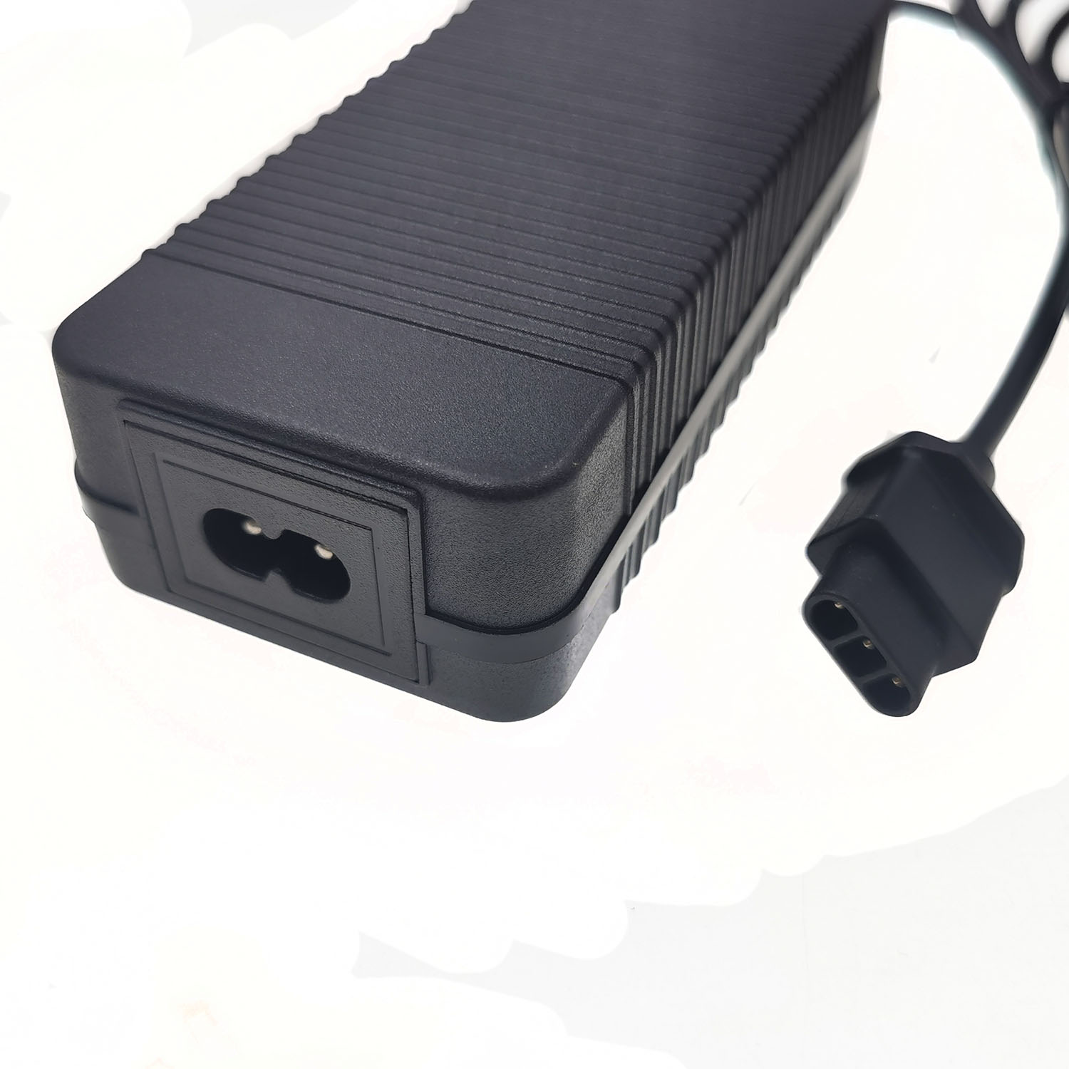 Cargador de batería para patin - Electric Scooter Charger reseña y precio